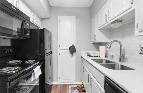 Brentwood Apartment | North Lamar Gem Apartment: Pool, BBQ and Workspace