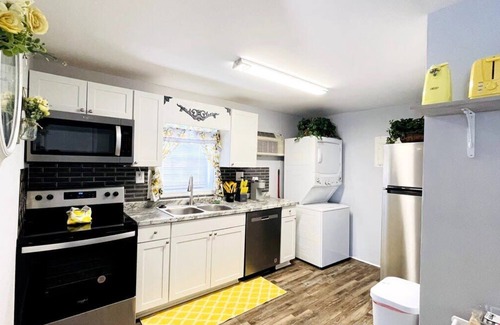 Ocean Drive Apartment | North MB Beautiful studio across from the beach