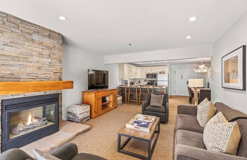 Downtown Condo | North Of Nell, Unit 4d