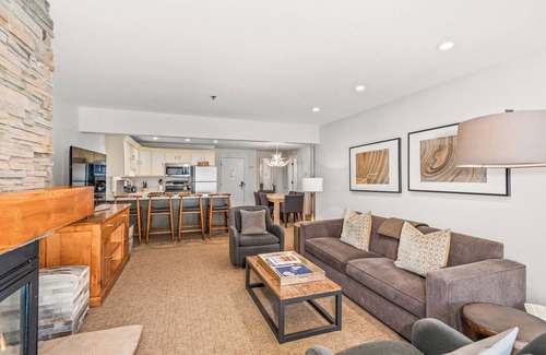 Downtown Condo | North Of Nell, Unit 4d