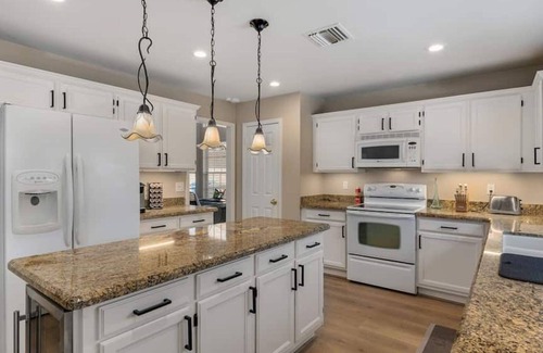 Park Hill House | North Phoenix 4 Bdrm Vacation Home w/Pool & Games!