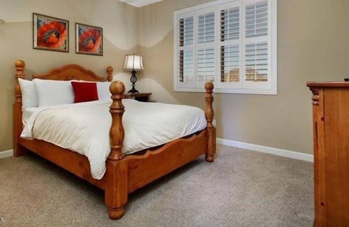 Morningside Park House | North Phoenix Hillside 4 Bdrm w/Views & Hot Tub!