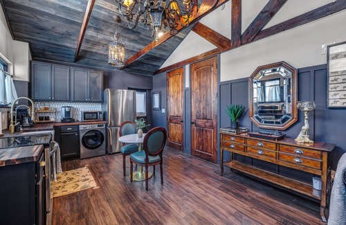 Bountiful Cottage | North Salt Lake Escape w/Hot Tub and Claw foot Soaking Tub