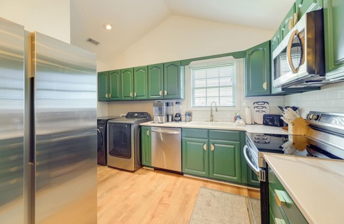 Surf City Cottage | North Topsail Beach Home - Walk to the Ocean!