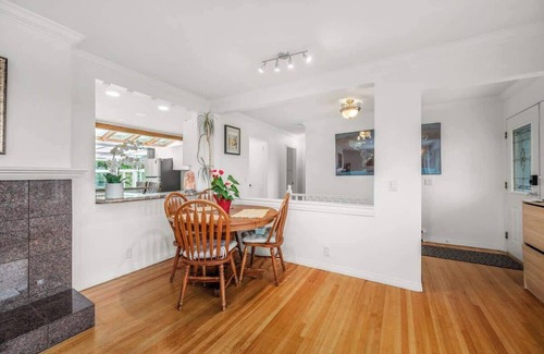District of North Vancouver House | North Van 3BR Main Home Suite with Sunroom & Deck