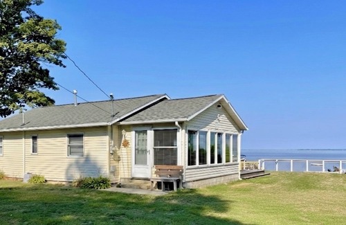 Prudenville House | North View Cabins #3 - 2Bed/1Ba Direct Waterfront Cabin on Houghton Lake!