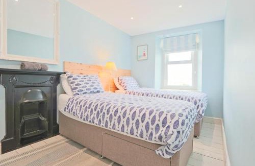 Shaldon House | North View cottage. Shaldon village.