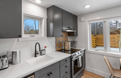 Bozeman House | North Wallace Cottage-Cozy cottage within walking distance of downtown!
