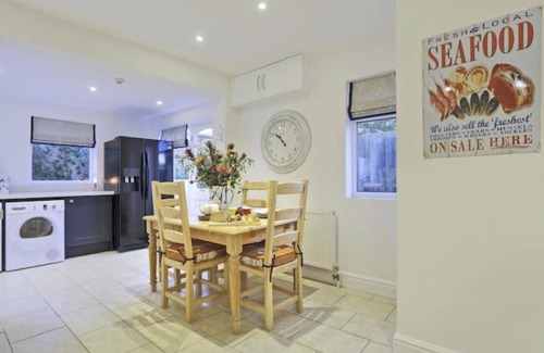 Southwold House | Northcliffe, Premier Position Southwold Seafront, Five Star Mansion, Sleeps 14