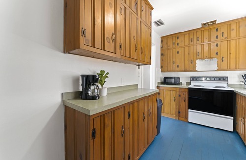 Neptune Beach Apartment | Northeast Florida Retreat