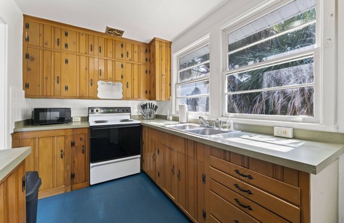 Neptune Beach Apartment | Northeast Florida Retreat