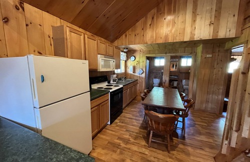 Fort Kent Cabin | Northern Maine Large Cabin 4 Wifi Kitchen AC