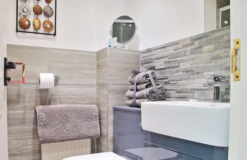 Chichester Ski Chalet | Northlands Farm - Chalet 1 Farm Stay