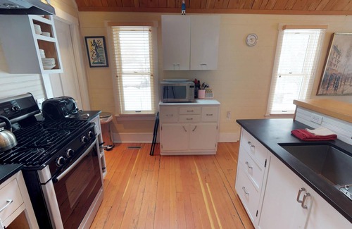Bozeman House | Northside Hideaway Exquisite1-Bedroom House, Quiet Street.