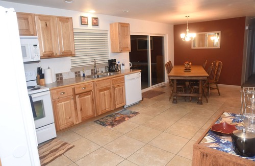 Cle Elum House | Northwest Pines Lodge near Cle Elum Lake! Great for large family gatherings.