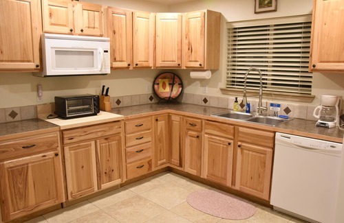 Cle Elum House | Northwest Pines Lodge near Cle Elum Lake! Great for large family gatherings.