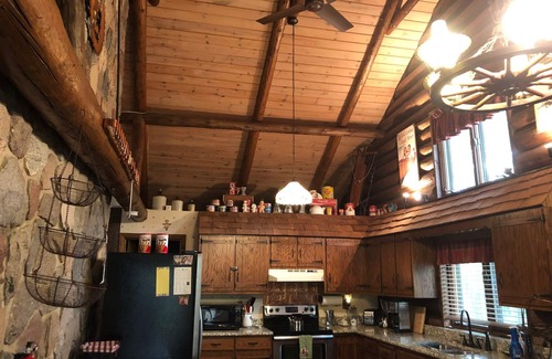 Eagle River Cabin | Northwoods 4 bedroom cabin on SE corner of Eagle Lake