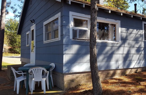 Tomahawk Cabin | NORTHWOODS cabin. Fish hunt snowmobile Family reunion destination