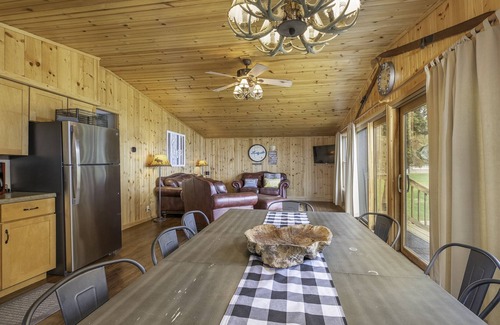 Rhinelander Cabin | Northwoods cabin on pristine Lake Thompson.