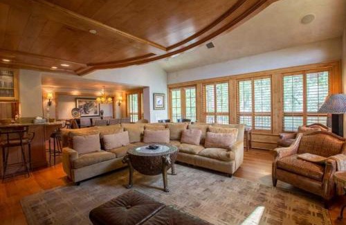 Vail Apartment | Northwoods Steps to Chairlift