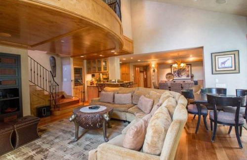 Vail Apartment | Northwoods Steps to Chairlift