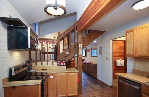 Blue River Ski Chalet | Norway Cabin Summary: