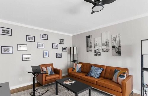 Norwood Apartment | Norwood/Uptown Apt #5, near it all!