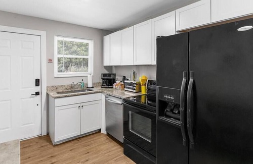 Norwood Apartment | Norwood/Uptown Apt #5, near it all!