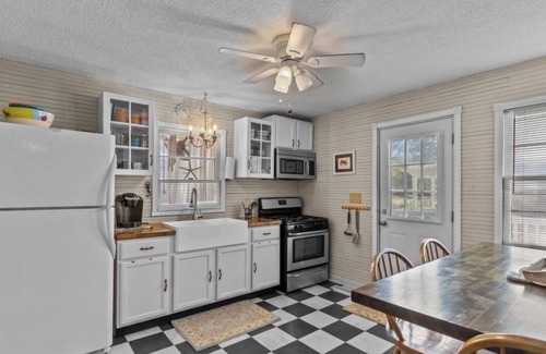 Long Beach House | Nostalgic beach cottage