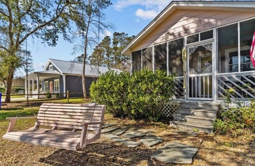 Long Beach House | Nostalgic beach cottage