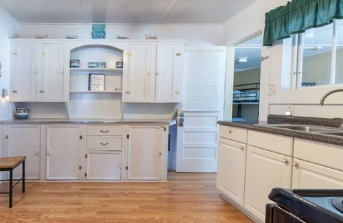 Ocean Drive Cottage | Nostalgic Cottage-Best Porch View in O.D.! Steps to Beach & Main Street