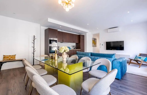 Paris City Center Apartment | Notre Dame 4 bedroom apartment-Seine View
