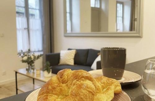 Senlis Apartment | Notre Dame de Senlis by La boite en Plus