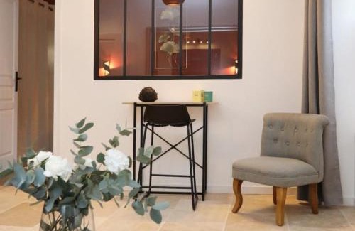 Senlis Apartment | Notre Dame de Senlis by La boite en Plus
