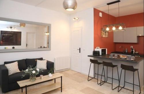 Senlis Apartment | Notre Dame de Senlis by La boite en Plus