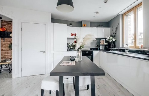 Notting Dale Apartment | Notting Hill 2-bed Apt With Balcony, 1 min to Tube