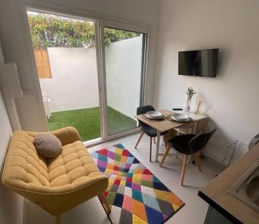 Valergues Apartment | nouvelle appartement T2 mezzanine et piscine