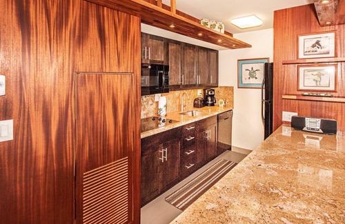 Kihei Condo | 🤙 Nov-Dec-Jan SPECIALS 🏝️ at the classic LIVE ALOHA SUITE