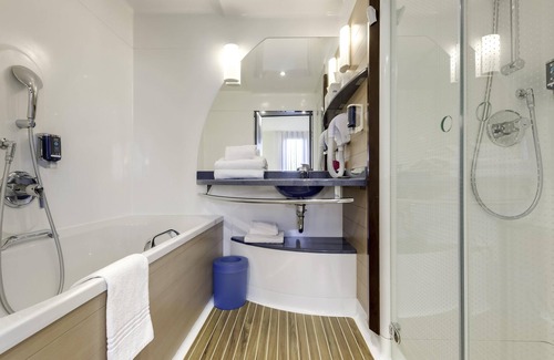 Roissy-en-France Hotel | Novotel Suites Paris CDG Airport Villepinte