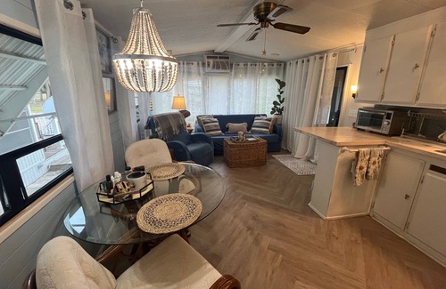 Venice House | Now accepting 2025 reservations-Relax and recharge at this fun community.