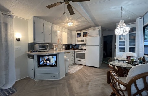 Venice House | Now accepting 2025 reservations-Relax and recharge at this fun community.