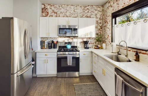 Albany House | Now with AC right in downtown PNW Albany!
