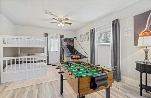 Central Southwest House | Nr Nrg Med Center Hot Tub Bbq Games Swing Set