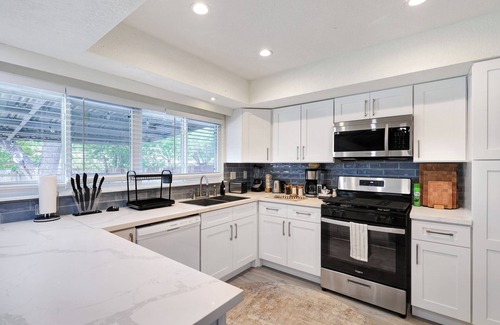 West San Antonio House | Nr Sea World Hot Tub | Yard BBQ Fire Pit Swing Set