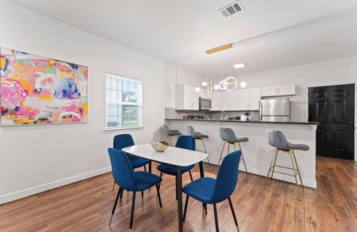 Southeast Houston House | NRG MedCenter 2BD/2.5BA w FencedYard & WasherDryer