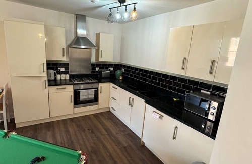Leicester City Centre Apartment | nSpacious Leicester Apt with Free Parking, Sleeps 6