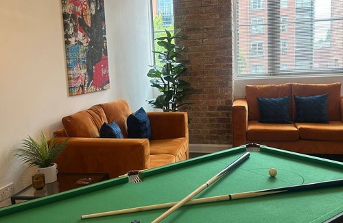 Leicester City Centre Apartment | nSpacious Leicester Apt with Free Parking, Sleeps 6