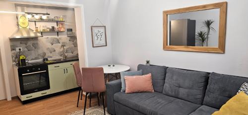 Tirana Apartment | Nuçi's Place, lovely apt with balcony near Blloku