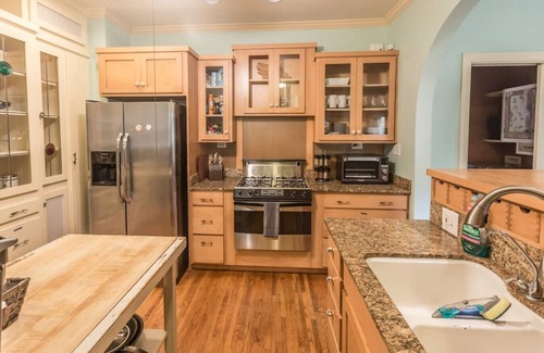 Maple Ridge House | Nugget's Roost - Maple Ridge Gem