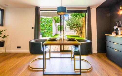 Perverie House | Nuit confort avec Balnéo XXL privative et Climatisation